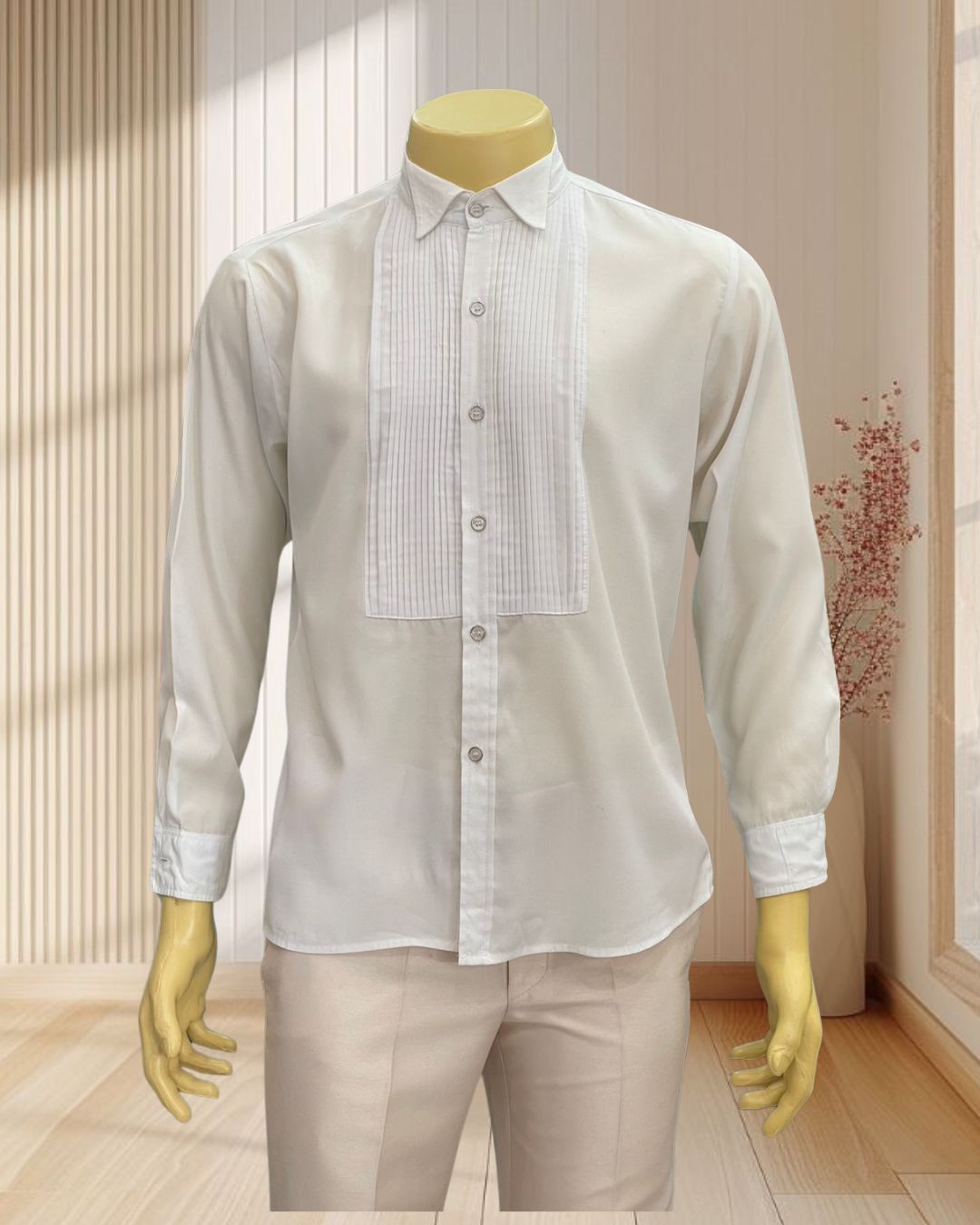 เสื้อเชิตคอปกเล็ก แต่งริ้วตรงอกสีขาวครีม ไซส์ L