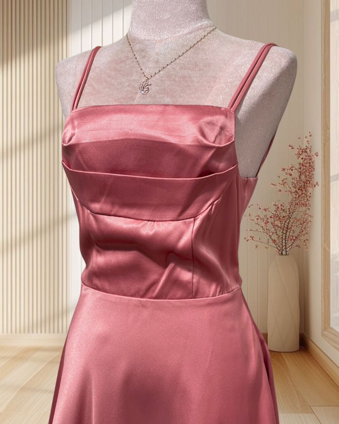 ราตรีสั้นสายเดี่ยวอกจับจีบกระโปรงบาน S