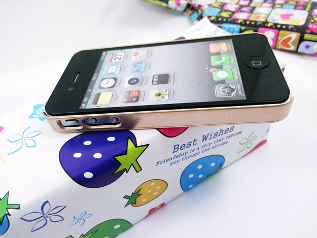 เคสสำหรับโทรศัพท์มือถือ iphone 5/5s แบบฝาหลัง สี ดำ,ทอง,ขาว