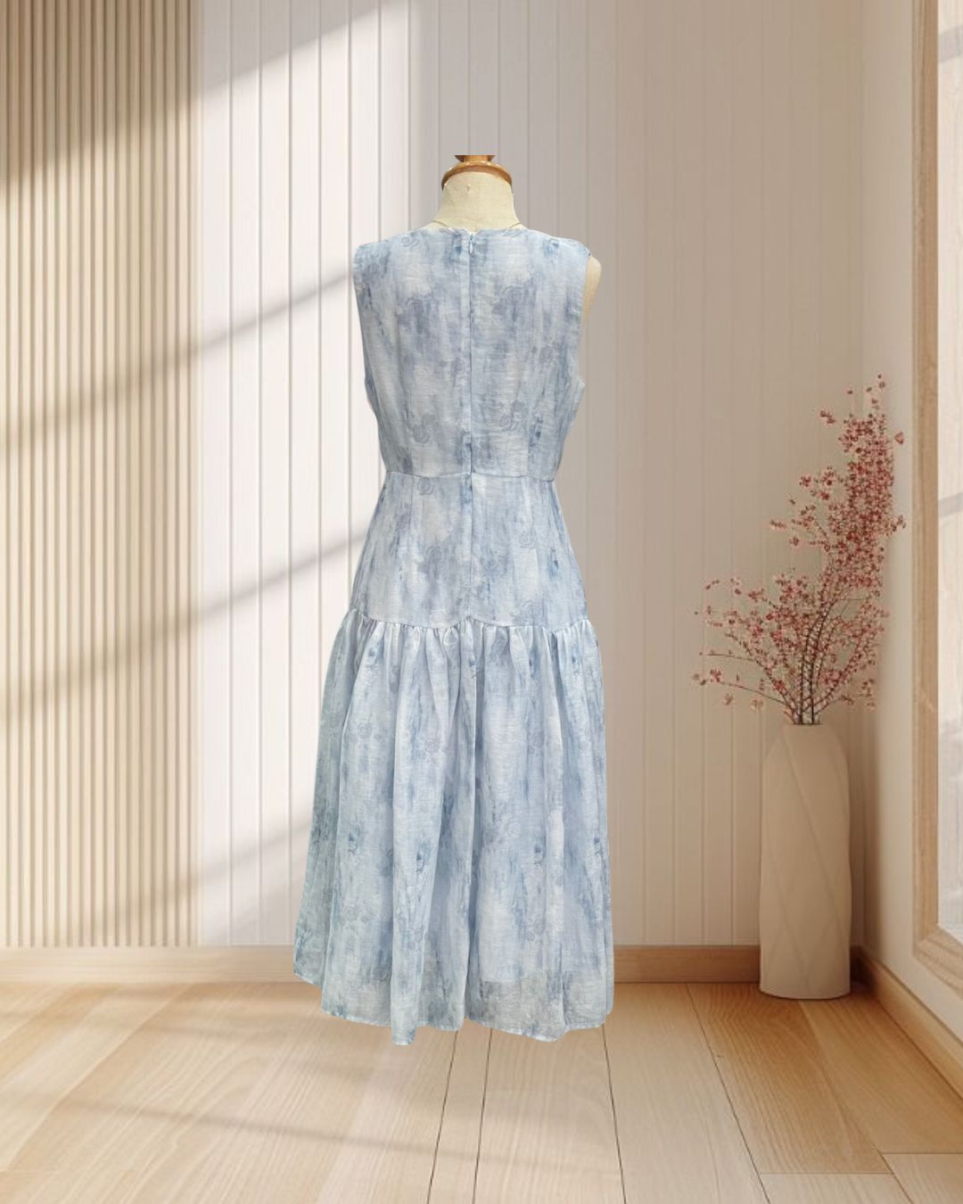 (PRE-LOVED) เดรสสั้นสีฟ้า แขนกุด พิมพ์ลายกุหลาบ กระโปรงพริ้ว ไซส์ S