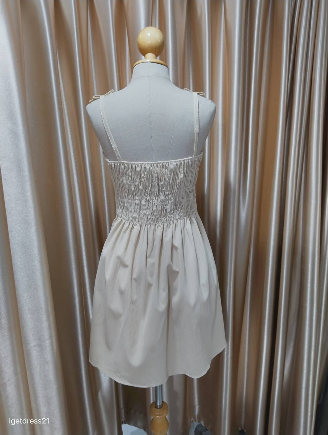 เดรสผูกแขนแต่งโบว์ สีครีมเข็ม F