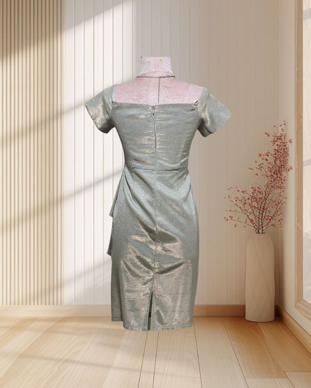 (PRE-LOVED) ราตรีสั้นสีทอง ผ้ากลิตเตอร์ เปิดไหล่ ไซส์ S