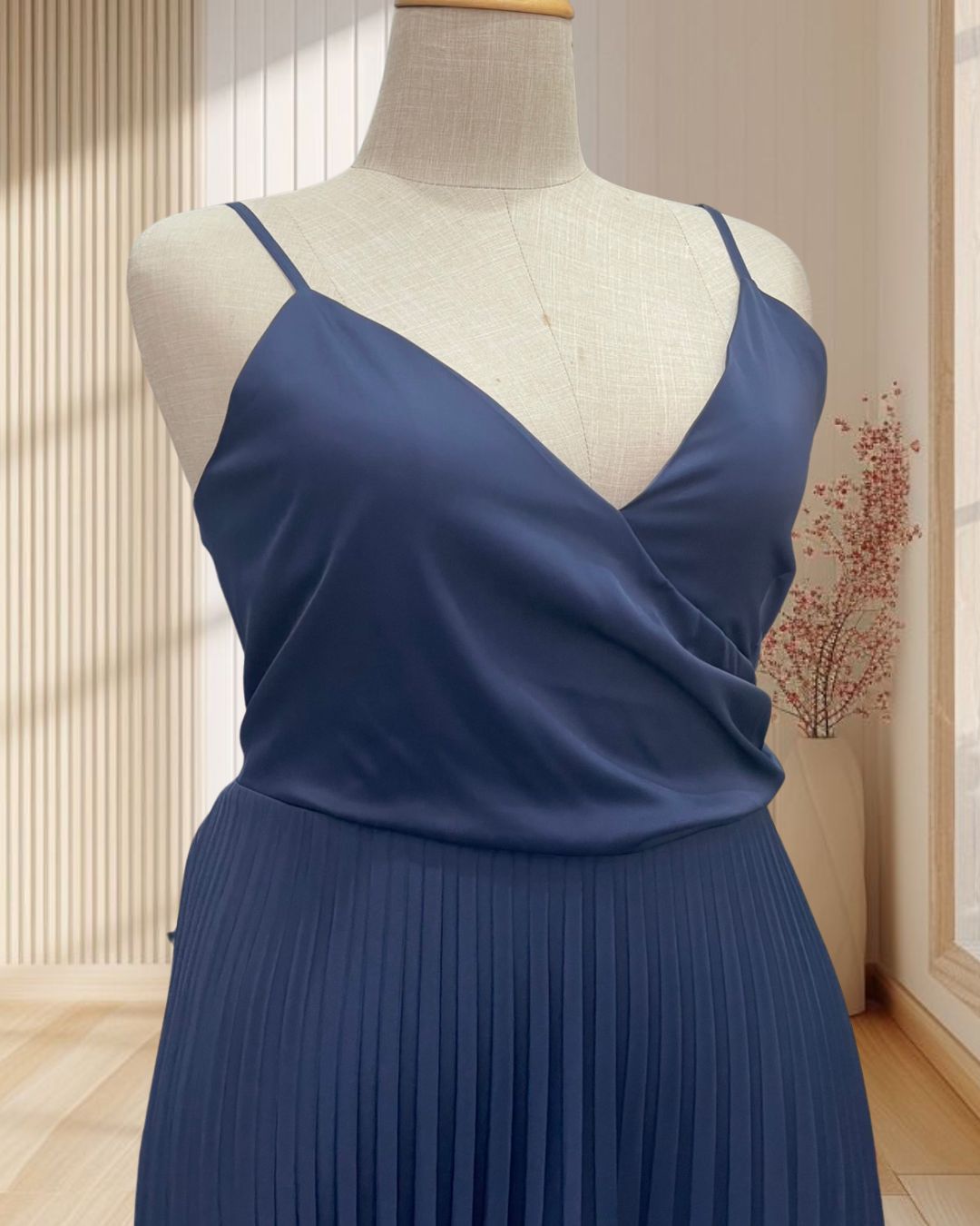 (PRE-LOVED) ราตรียาวสีกรม สายเดี่ยว กระโปรงอัดพลีท ไซส์ 7XL