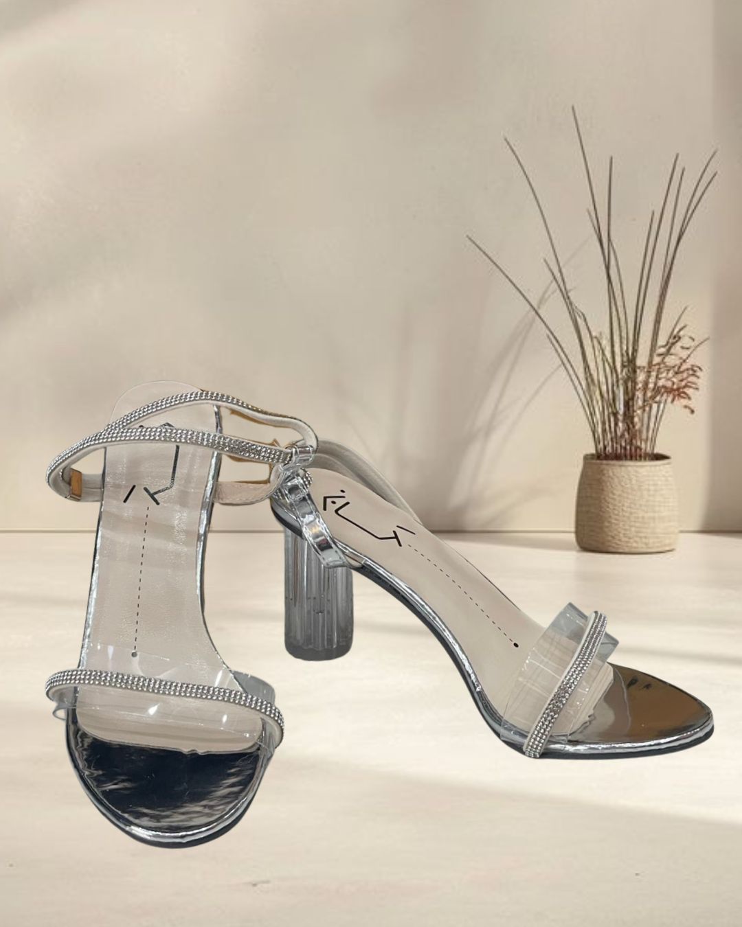 รองเท้าส้นแก้วสีเงิน สายเพชร สูง 3 นิ้ว ไซส์ 39