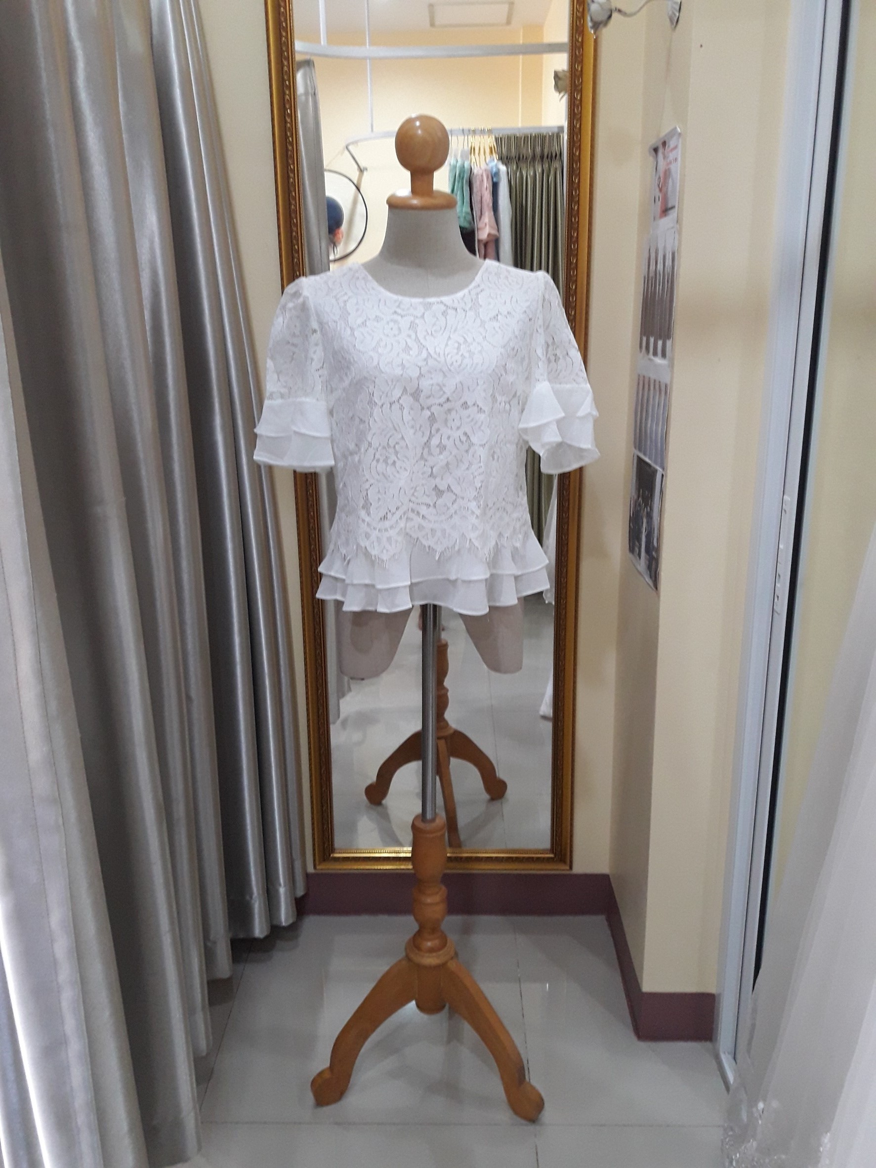 เสื้อลูกไม้สีขาว (2XL) มือ2