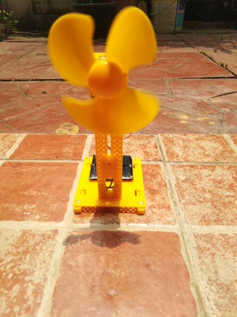 พัดลมพลังแสงอาทิตย์อย่างง่าย