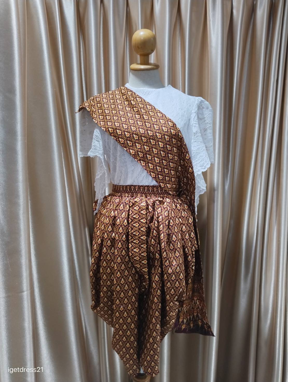 โจงกระเบนลายไทย พร้อมสไบสีน้ำตาลไซส์ L 36 (ไม่รวมเสื้อขาว)