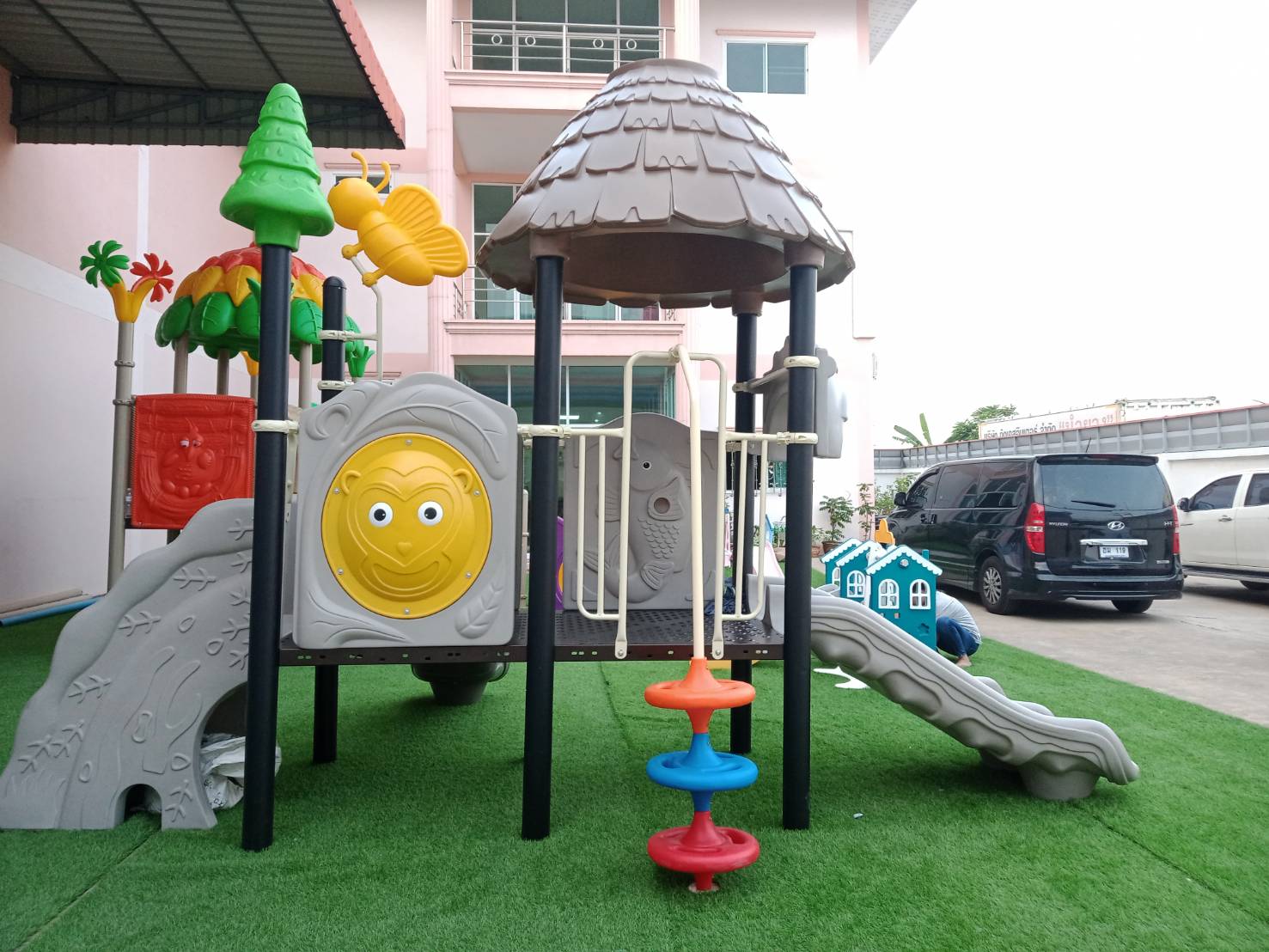 เครื่องเล่นสนามมีประโยชน์และมีความสนุกมาก ชุด กระท่อมผึ้งน้อย