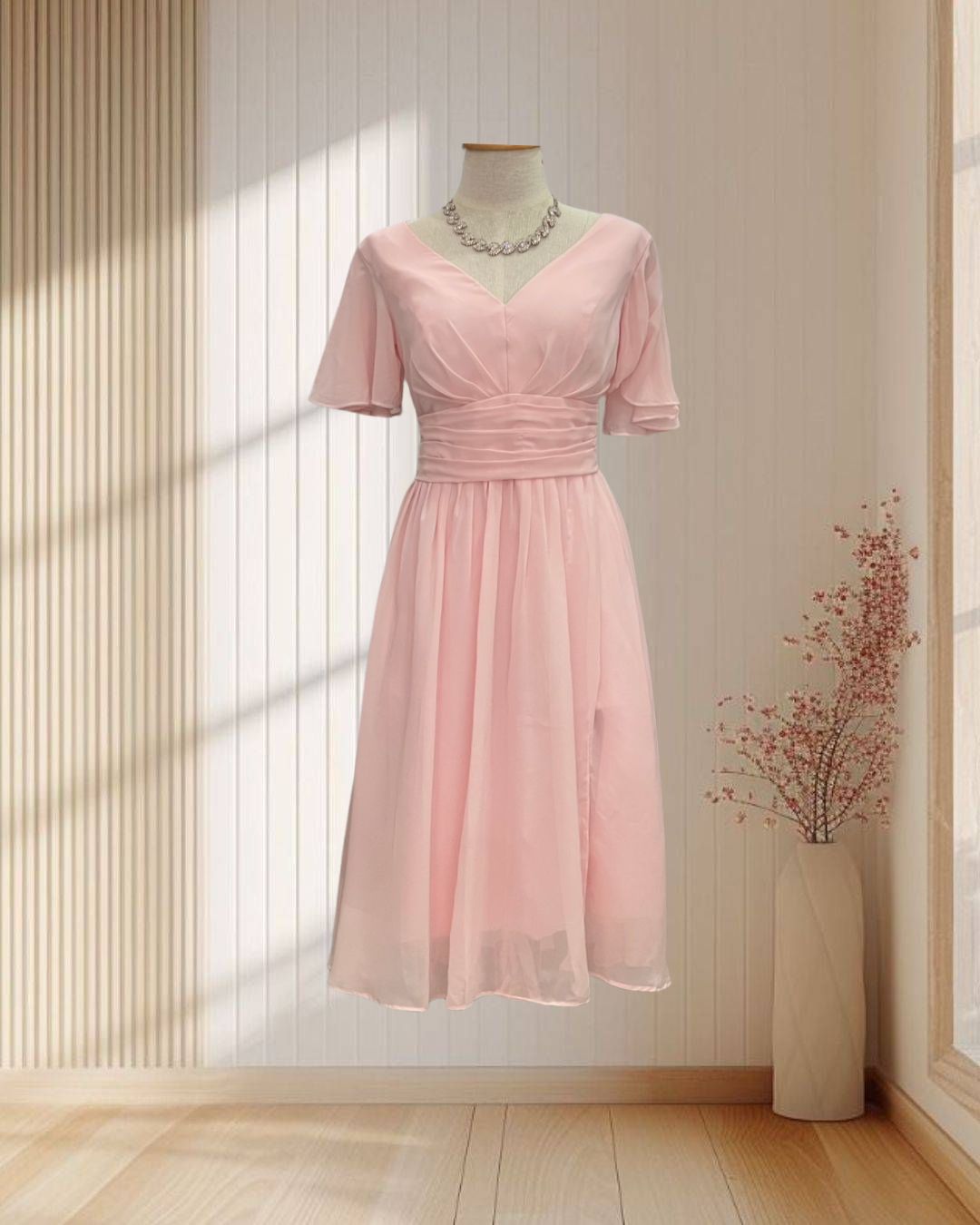 ราตรีสั้นสีชมพู ผ้าชีฟอง แต่งสานหลัง ฟรีไซส์ ( S,M,L)