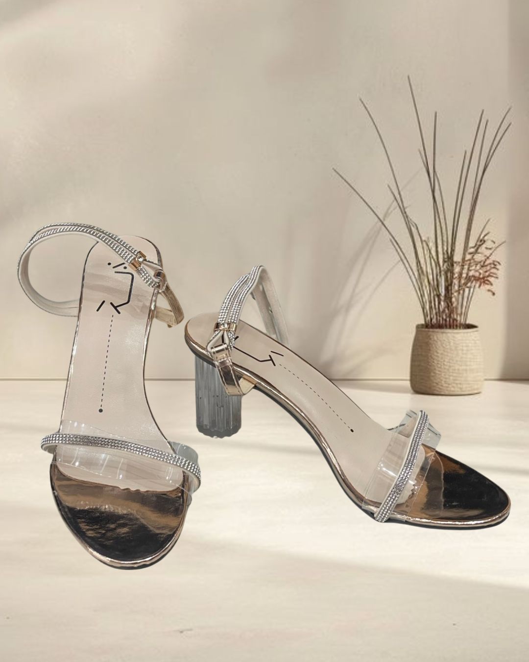 รองเท้าส้นแก้วสีทอง สายเพชร สูง 3 นิ้ว ไซส์ 40