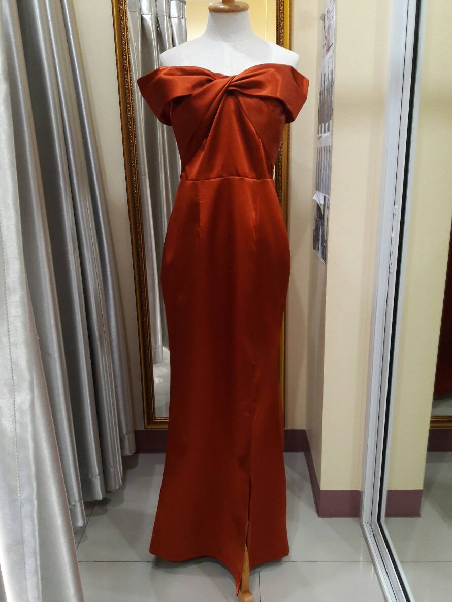 (PRE-LOVED) ราตรียาวปาดไหล่สีส้ม(M)