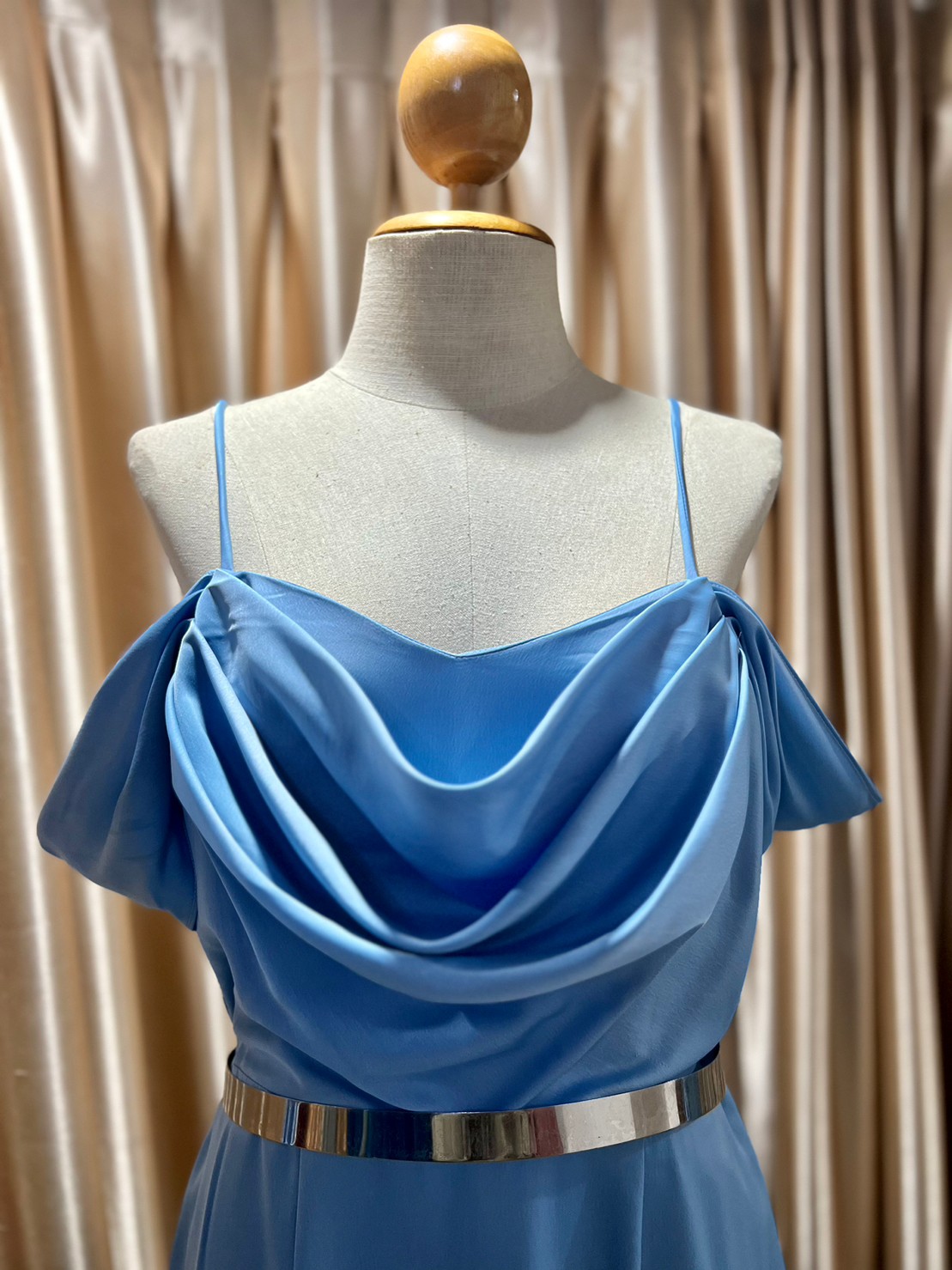 (PRE-LOVED) ราตรีสั้นสายเดี่ยวคอถ่วง3ชั้น ระบายอ้อมแขน เครปซาติน XL มือ2