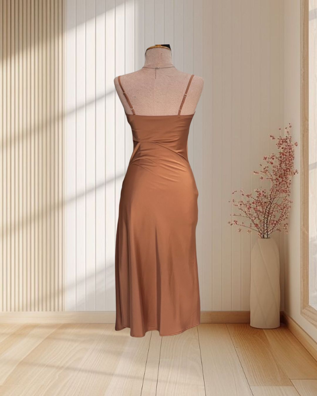 (PRE-LOVED) ชุดราตรียาวสายเดี่ยวแต่งกระดุม สีน้ำตาล S