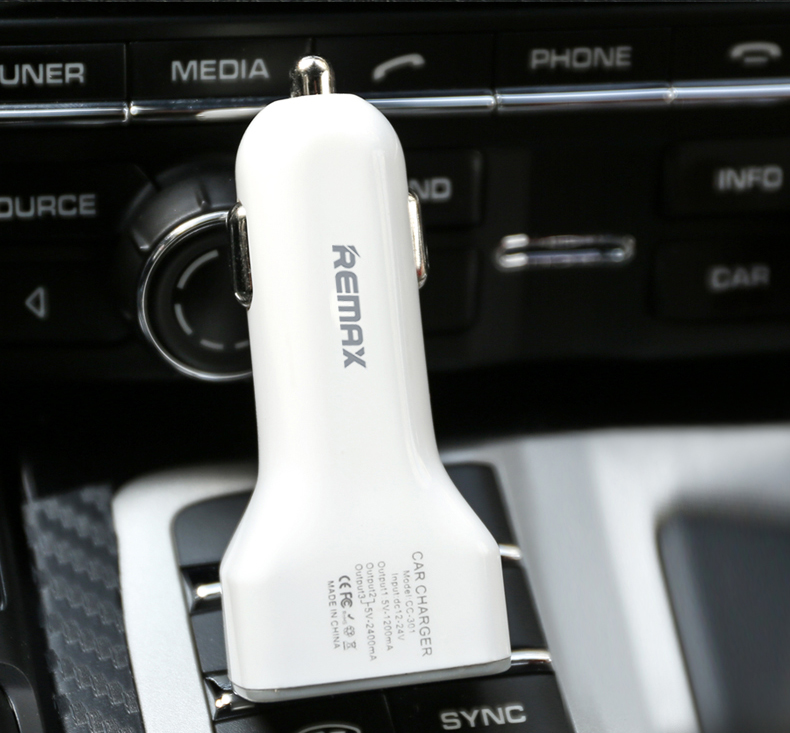 ที่ชาร์จในรถ remax Car Charger 3.6A USB 3 Port สีขาว RCC-301