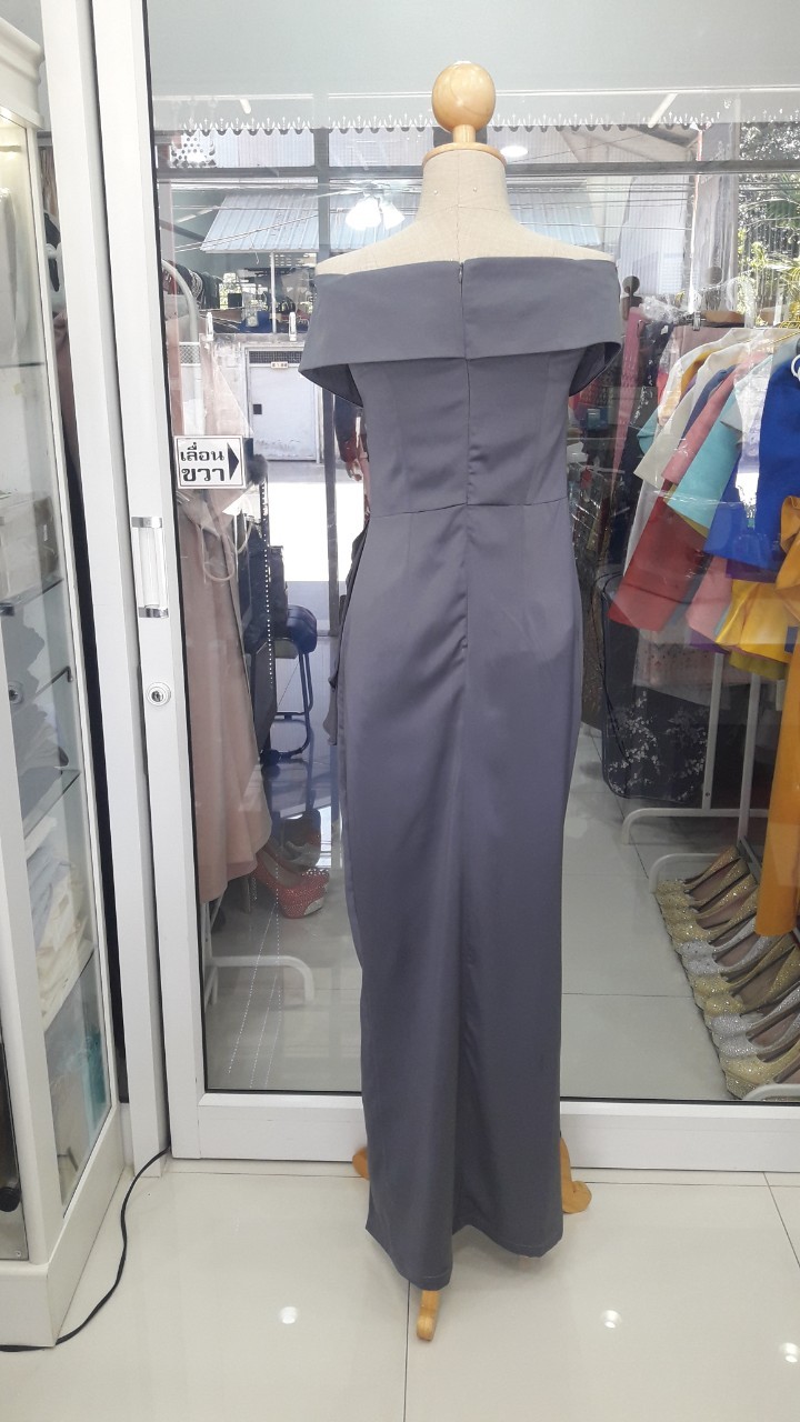 (PRE-LOVED) ยาวเทาเข้มปาดไหล่ (M) มือ2