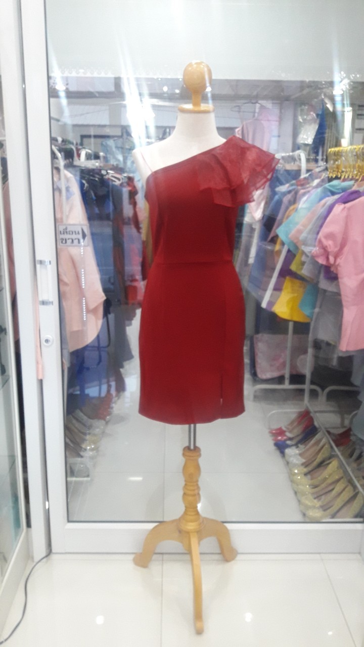 สั้นแดงไหล่ผ้าแก้ว (M)