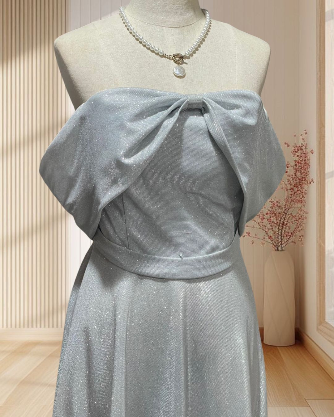 (PRE-LOVED) ราตรีสั้นกลิตเตอร์ปาดไหล่สม็อคหลัง F