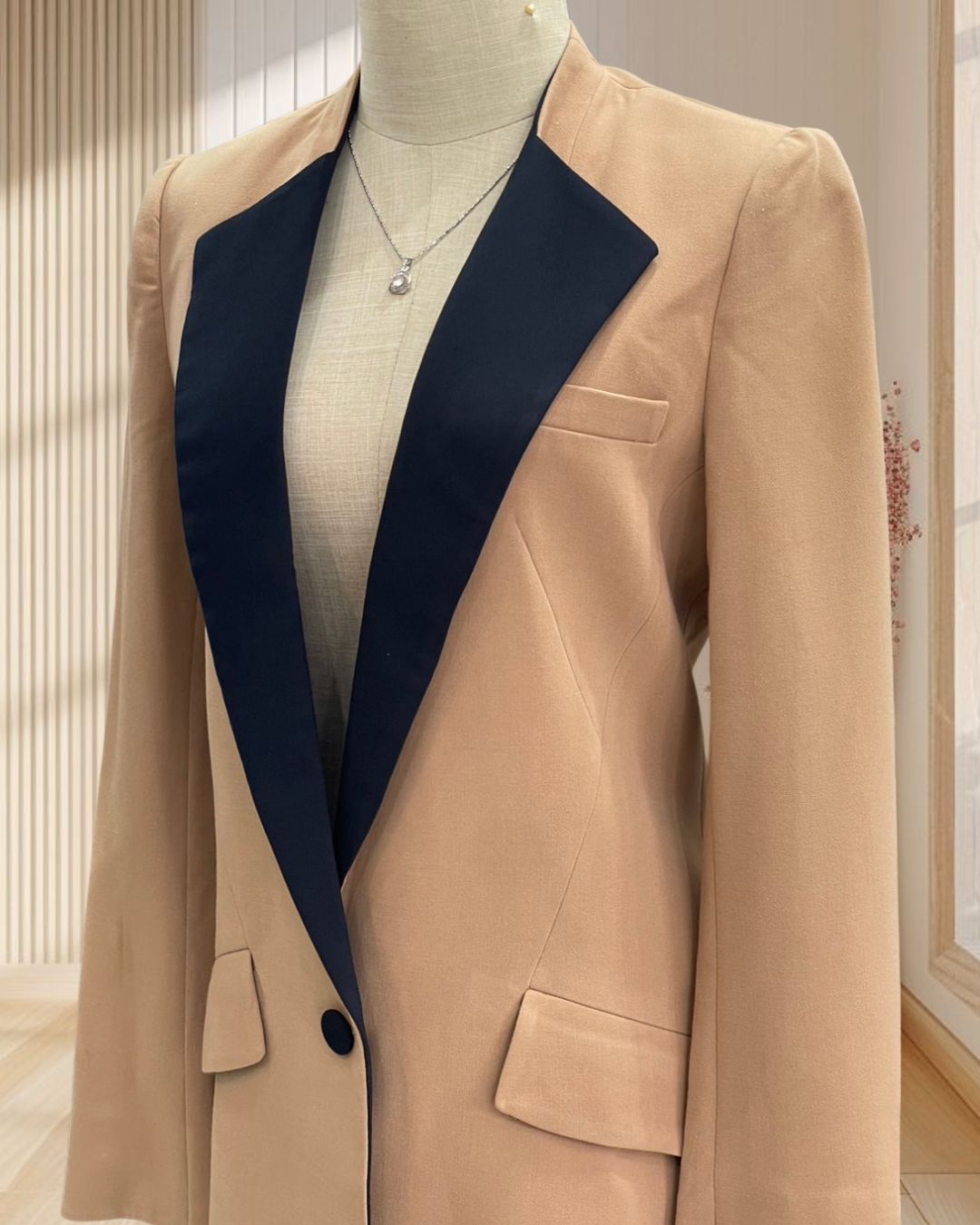 สูทผู้หญิงสีน้ำตาล แต่งปกดำ ไซส์ M