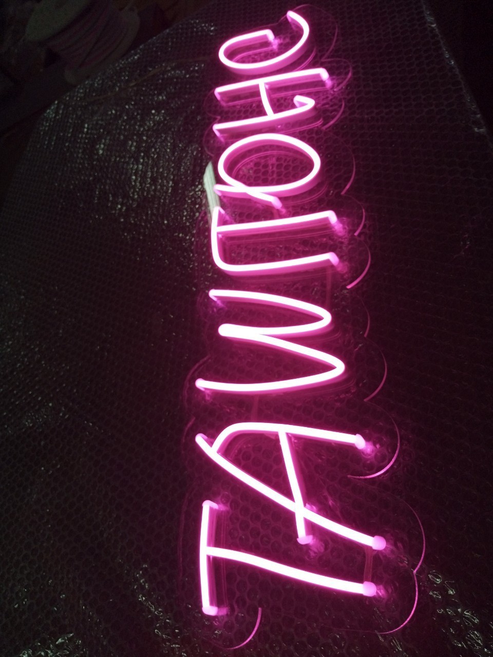ป้ายไฟนีออน LED อะคริลิคใสรองหลัง