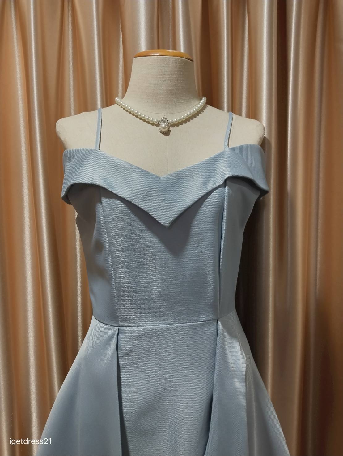 (PRE-LOVED) ชุดราตรีสั้นสีฟ้าเปิดไหล่กระโปรงเฉียง (Size : S)