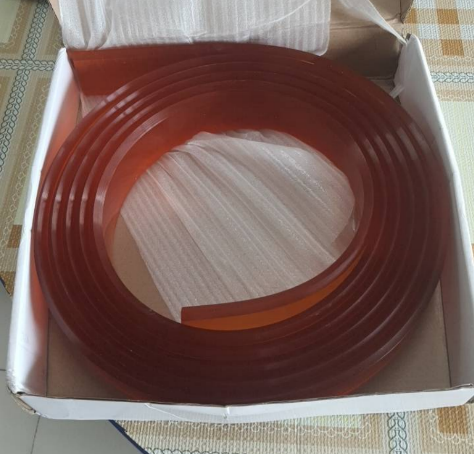 ยางปาดสีชา(V shape) 9x50 มม.ความแข็ง85ช