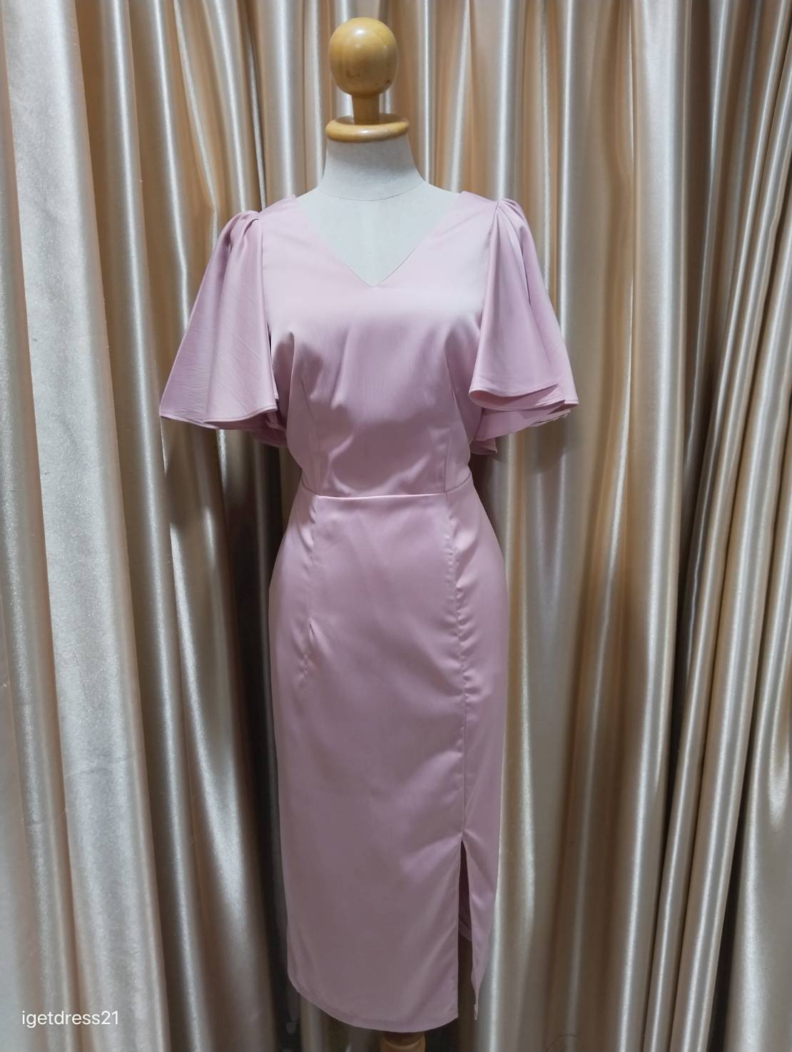 ราตรีสั้นคอวี แขนระบายผ้าเครปซาติน XL มือ2
