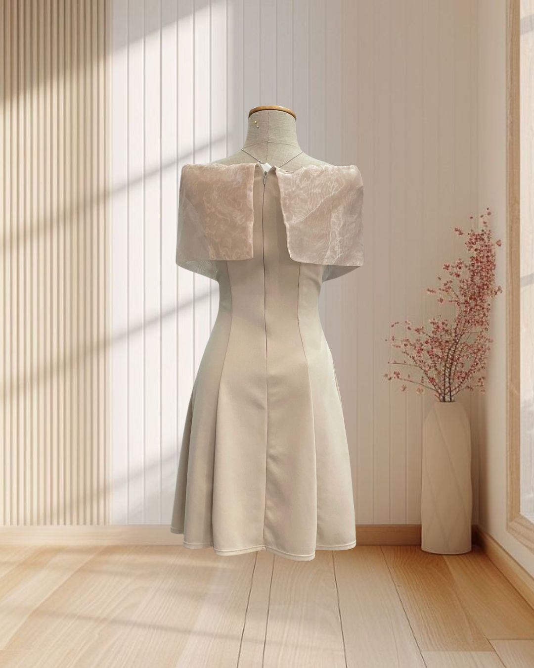 (PRE-LOVED) ราตรีสั้นสีครีม แต่งระบายผ้าแก้ว กระโปรงชายบาน ไซส์ XL