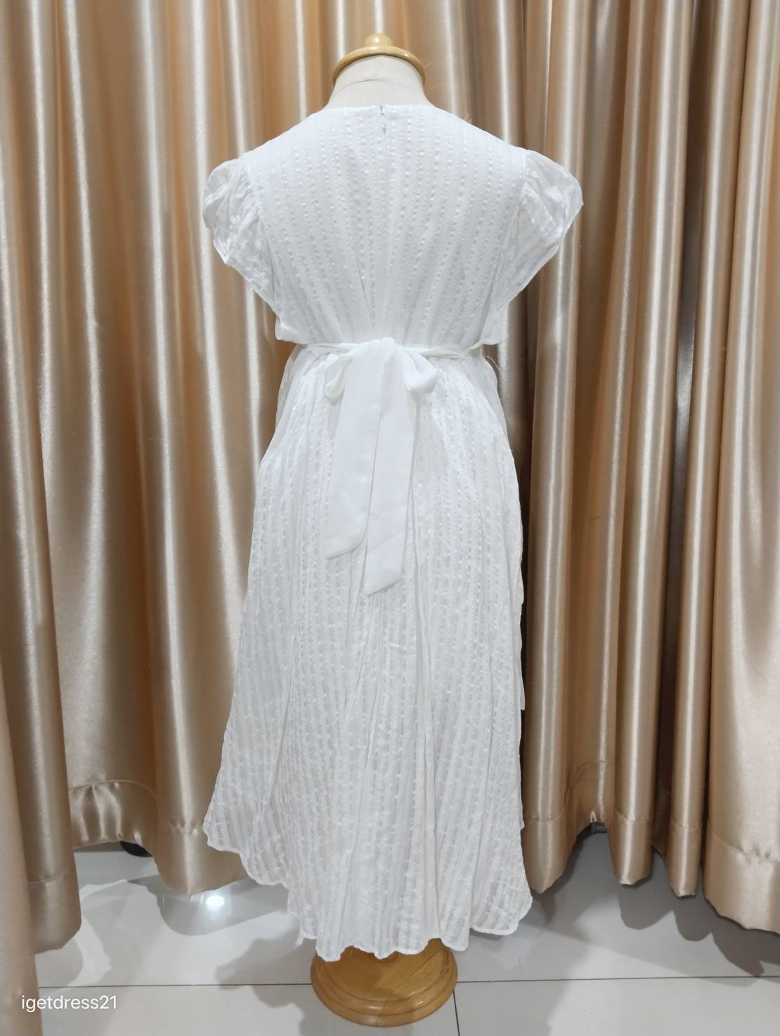 ชุดเด็กสีขาว ผูกโบว์หลัง