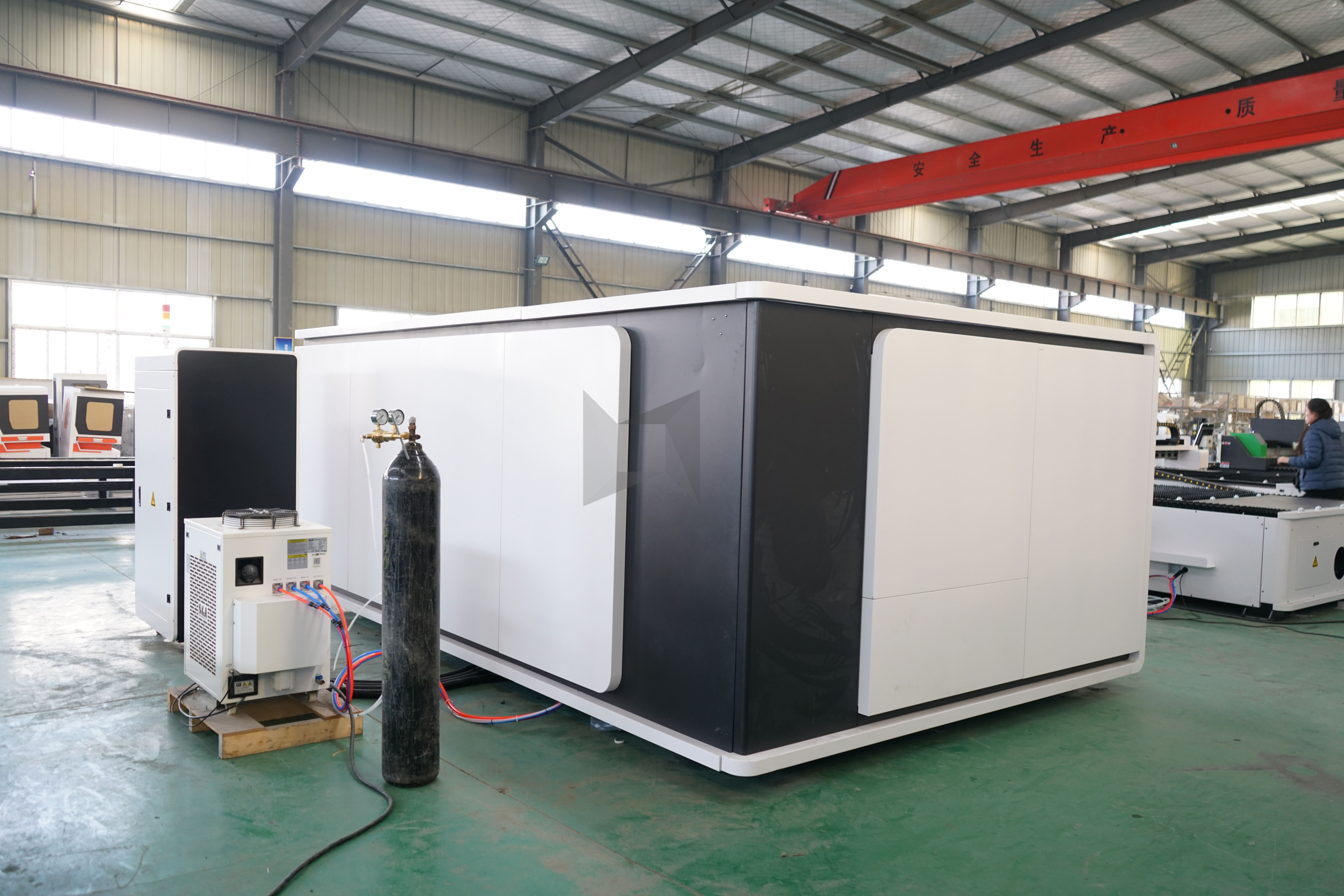 เครื่องตัดเลเซอร์ไฟเบอร์ออฟติกส์ซีเอ็นซีกำลังสูง 4000W HPFL 1530 4000W Fiber Optic CNC Laser cutting