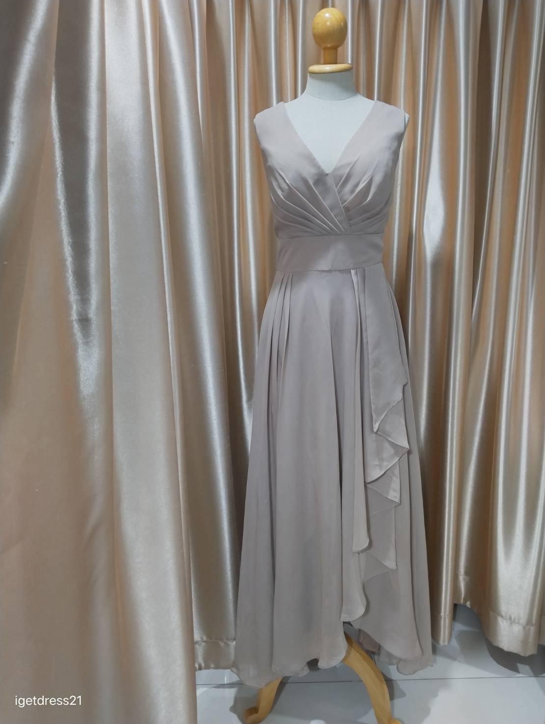 (PRE-LOVED) ชุดราตรียาวแขนกุดสีน้ำตาล ไซส์ M