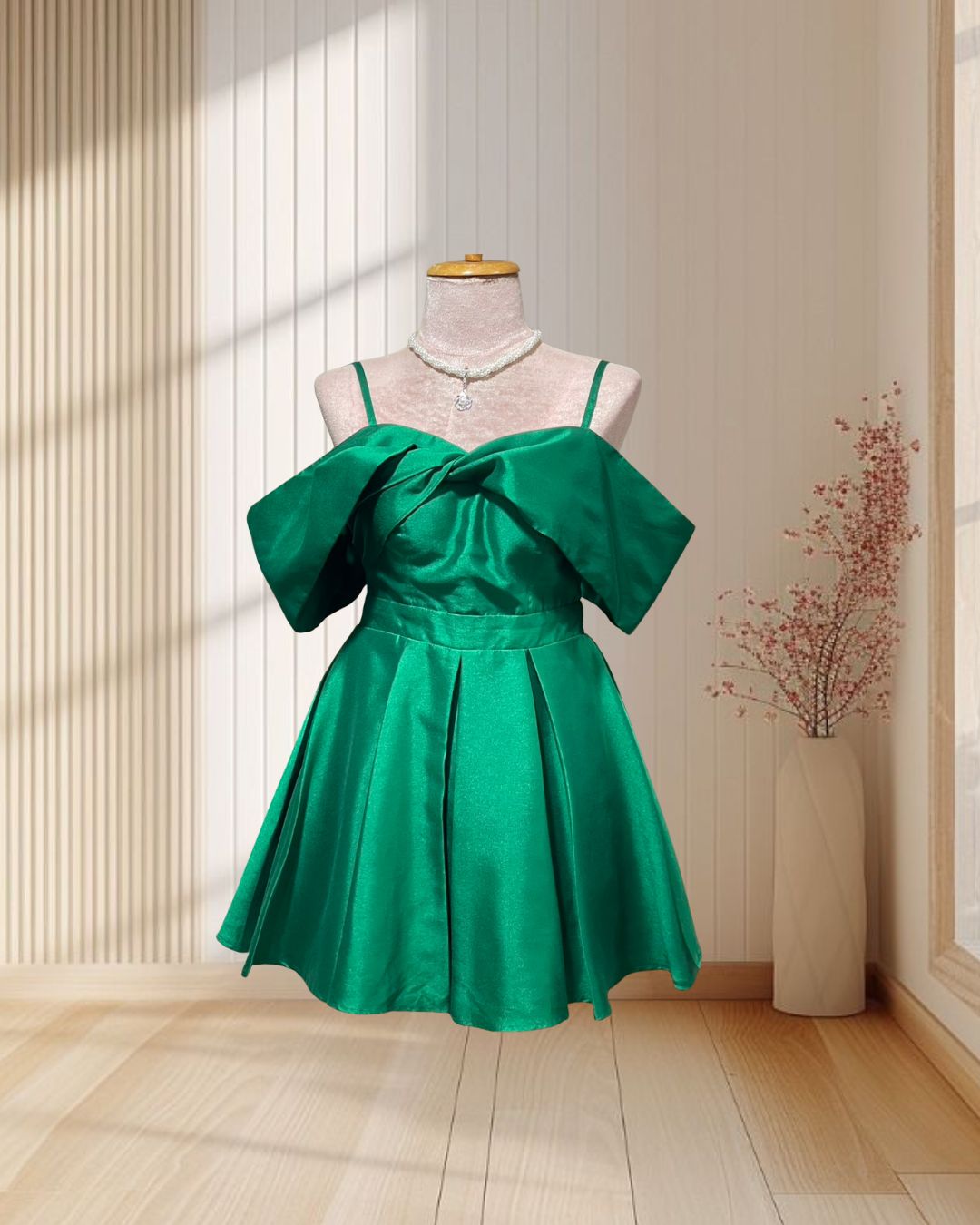 (NEW) ราตรีสั้นสีเขียว สไตล์เวียดนาม ปาดไหล่ กระโปรงบาน ไซส์ S