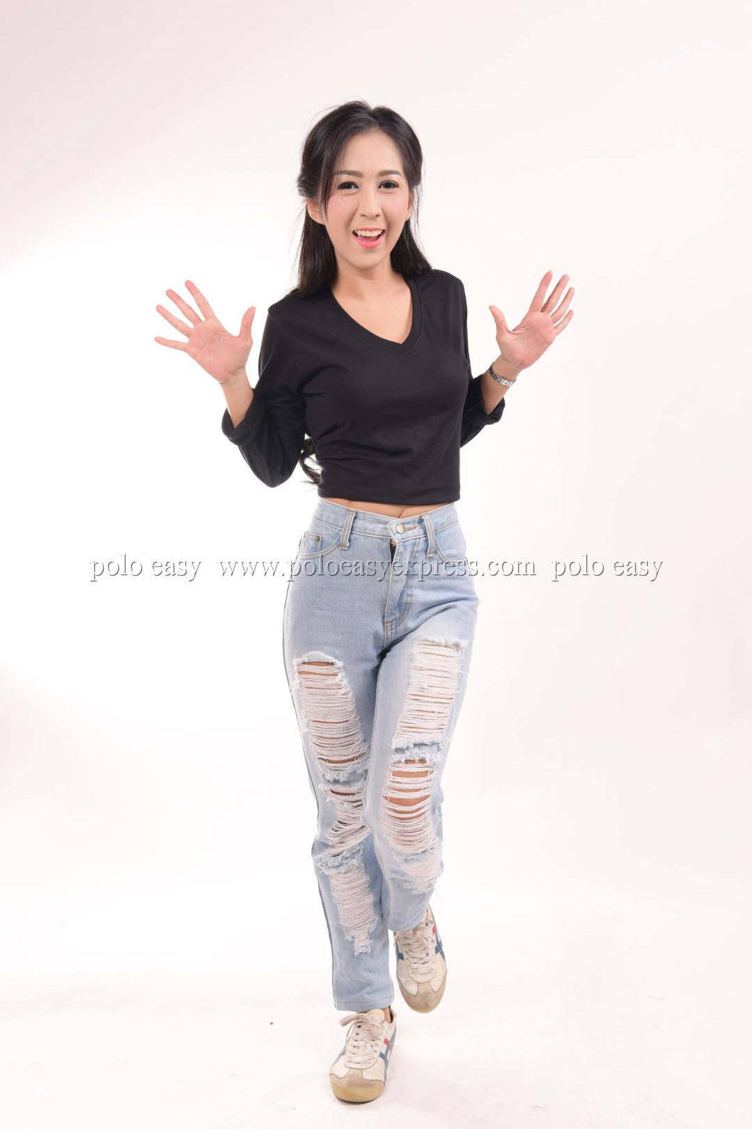 เสื้อยืด สีดำ คอวี แขนยาว Size XL