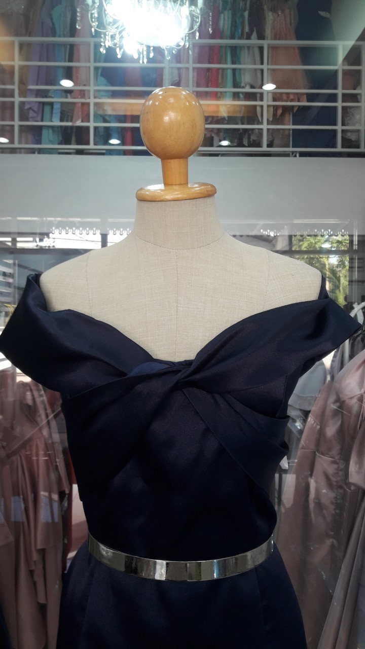 (PRE-LOVED) ชุดราตรีสั้นสีกรมปาดไหล่อกทวิตทรงสอบ (2XL)