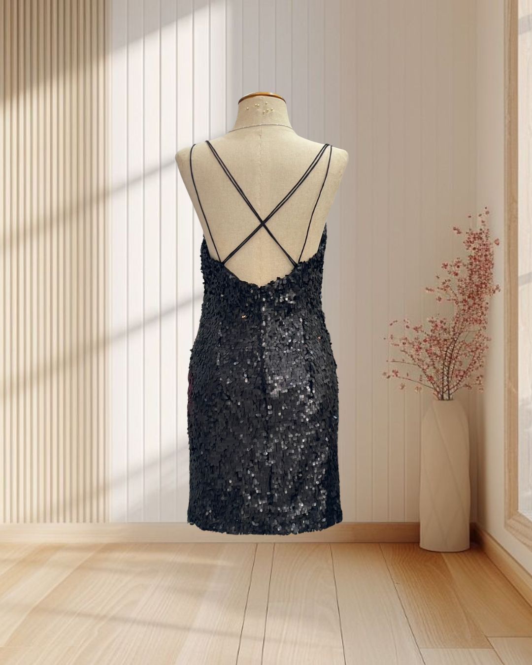 (PRE-LOVED) ราตรีสั้นสีดำ ปักเลื่อมแบบด้าน สายเดี่ยว ไซส์ M