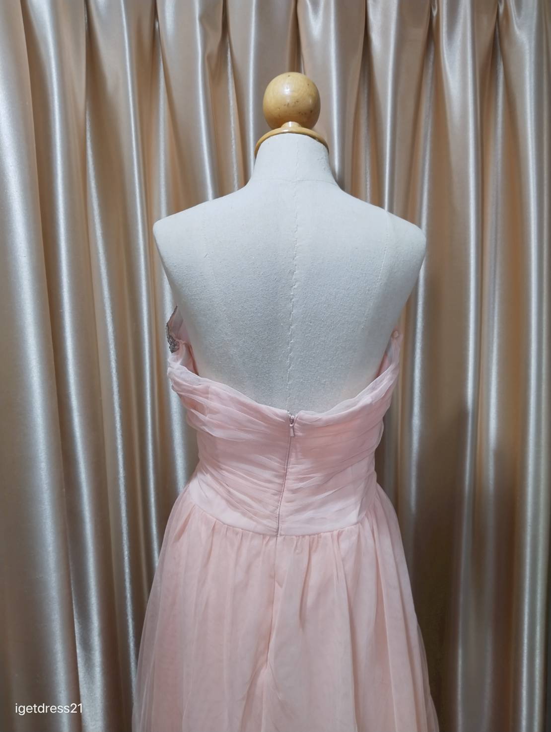 (PRE-LOVED) ชุดราตรียาวสีโอโรสสายเดี่ยวชีฟองแต่งเพชรที่อก