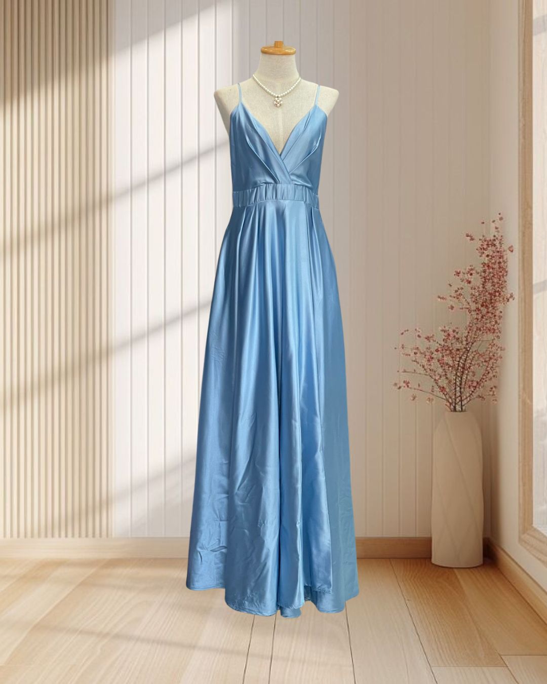 (PRE-LOVED) ราตรียาวสีฟ้าน้ำทะเล แหวกหน้า สายเดี่ยวปรับได้ ผ้าเครป ไซส์ L