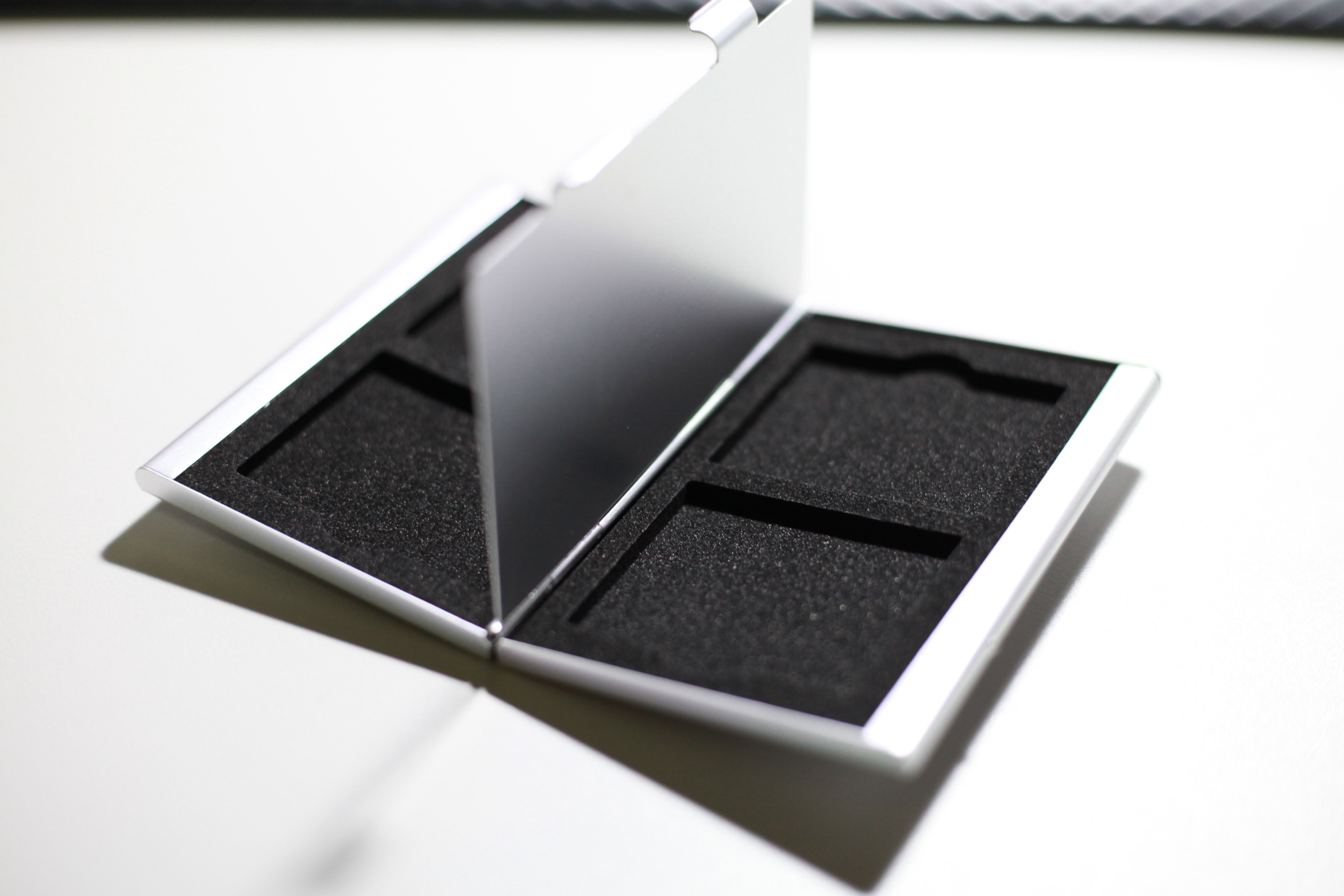 ตลับอลูมิเนียมใส่เมมโมรี่การ์ด CF SD