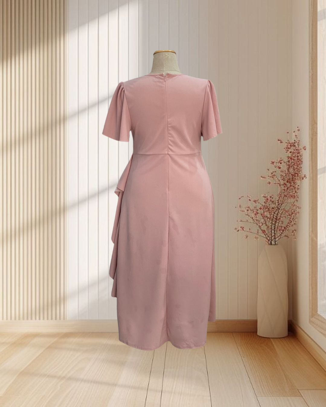 (PRE-LOVED) เดรสยาวสีชมพู มีแขน แต่งเอวระบาย ไซส์ 3XL