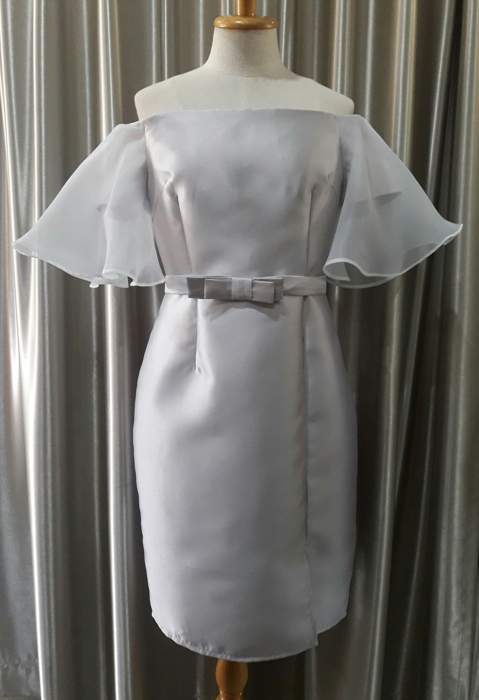 ชุดราตรีสั้นสีเทาเปิดบ่าเเขนผ้าแก้ว+เข็มขัด Size : L มือ2