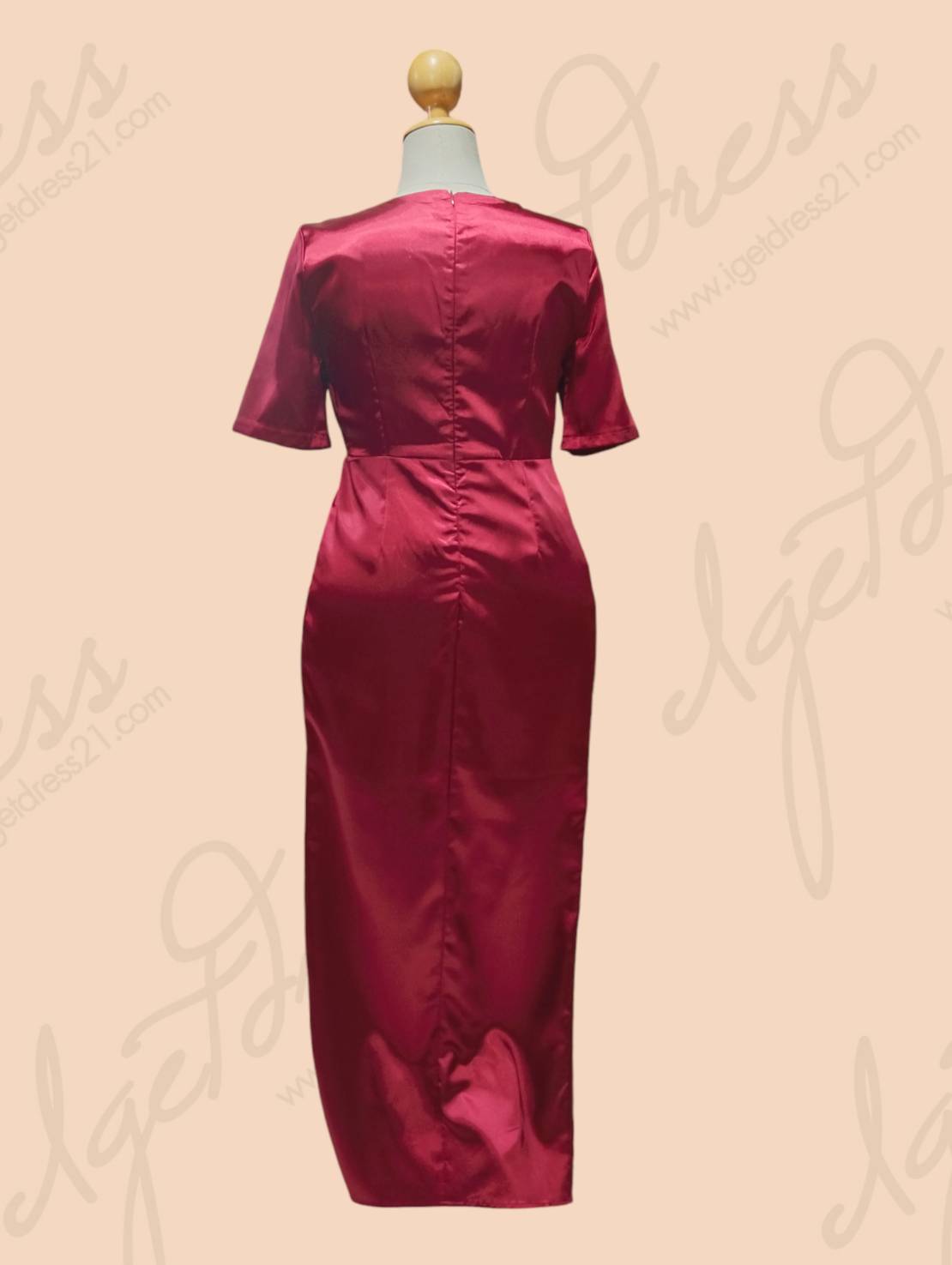 (PRE-LOVED) ยาวแดงแขนสั้น (2XL)