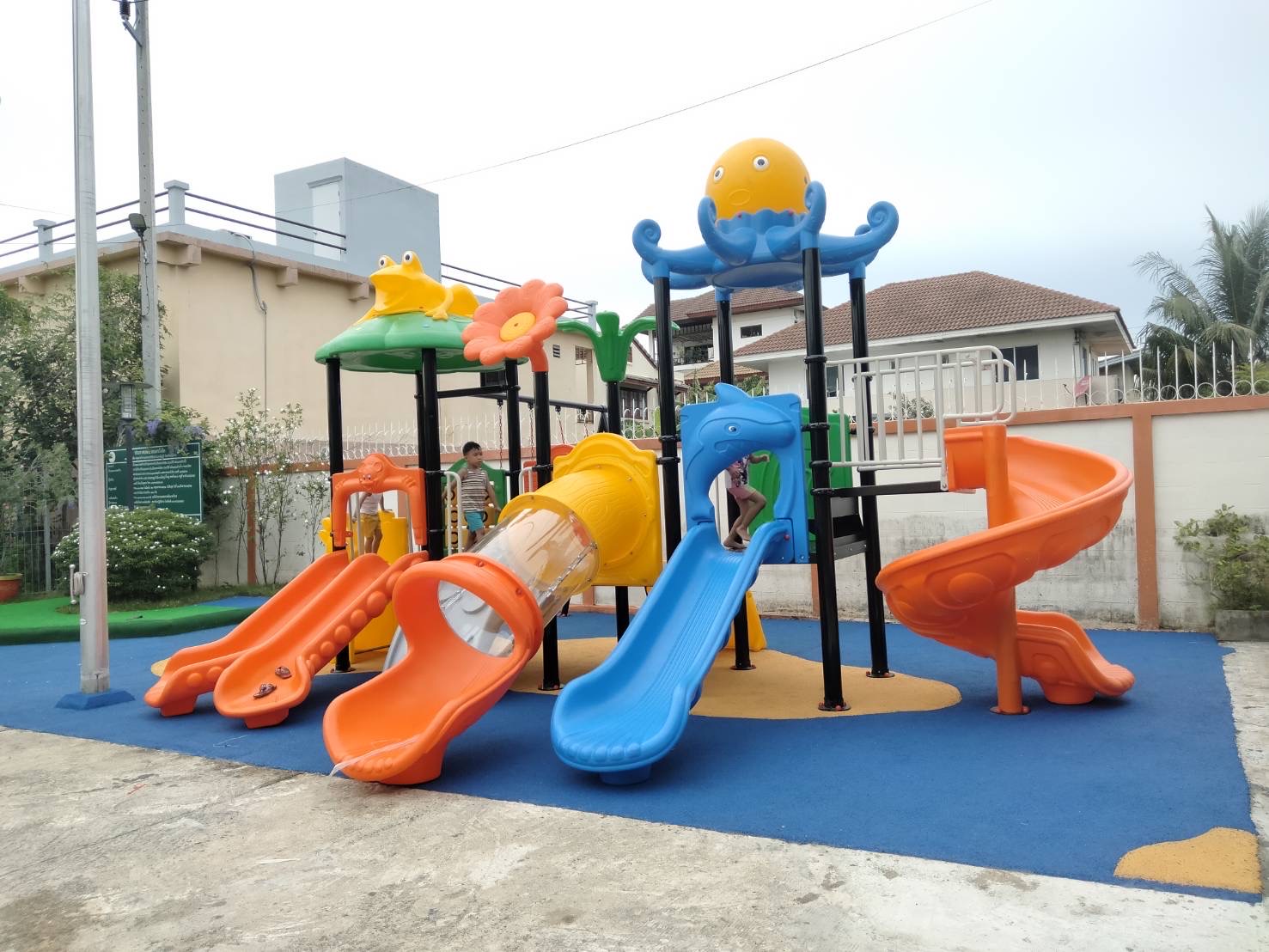 ชุด เจ้าปลาหมึกกับกบน้อยพร้อมชิงช้า เครื่องเล่นสนามขนาดใหญ่ราคาสุดคุ้ม