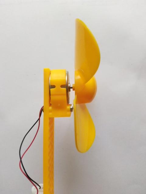 พัดลมพลังแสงอาทิตย์อย่างง่าย