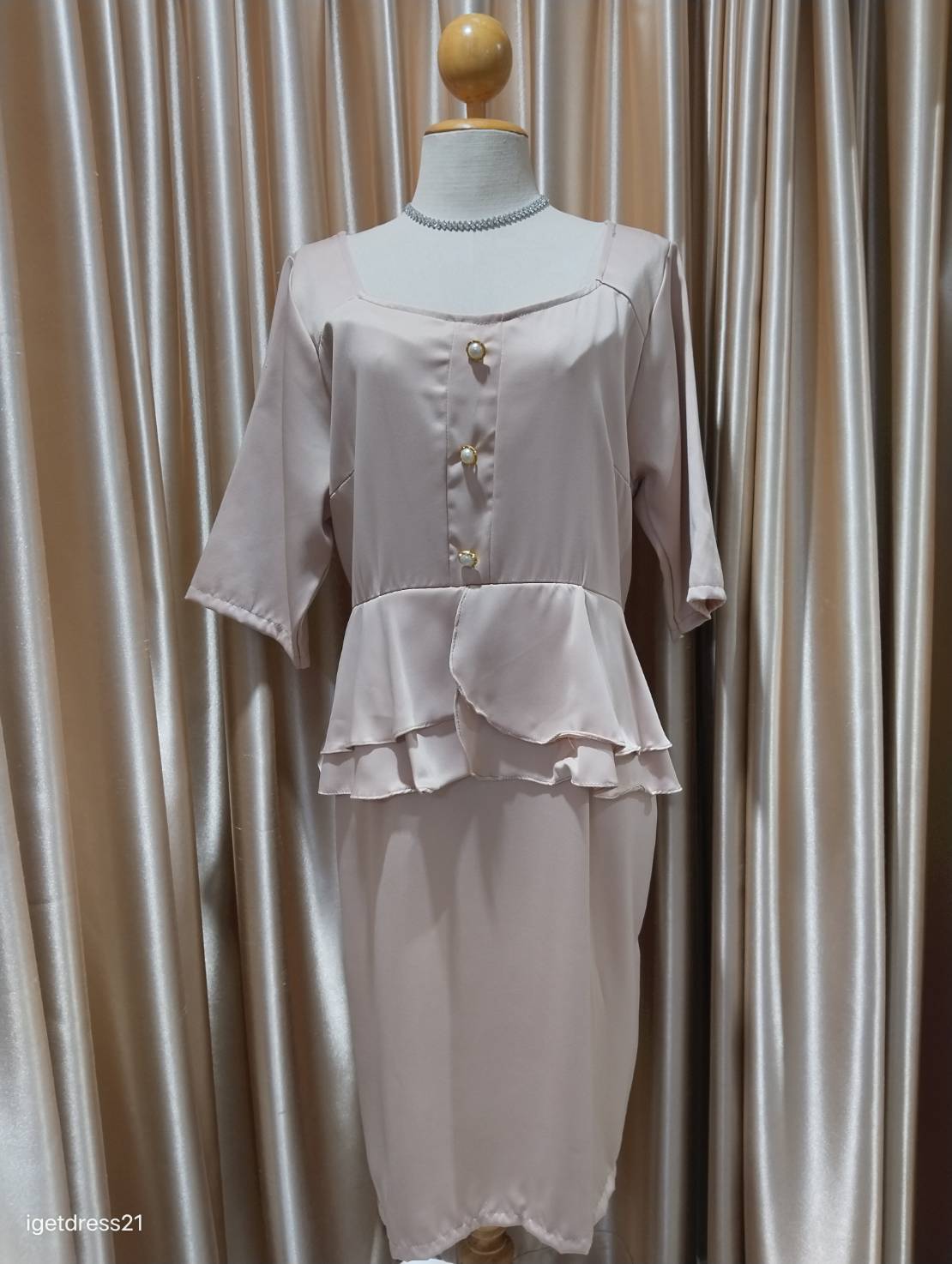 ชุดราตรีคอเหลี่ยมมีแขนแต่งระบายสะโพก5XL