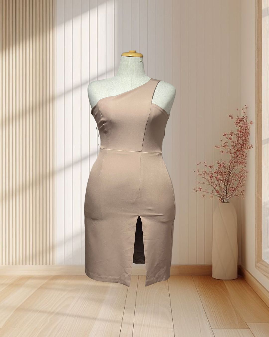 (PRE-LOVED) ราตรีสั้นสีน้ำตาลโอวัลติน บ่าเฉียง สายเดี่ยวสปาเกตตี้ 1 ข้าง ไซส์ XL