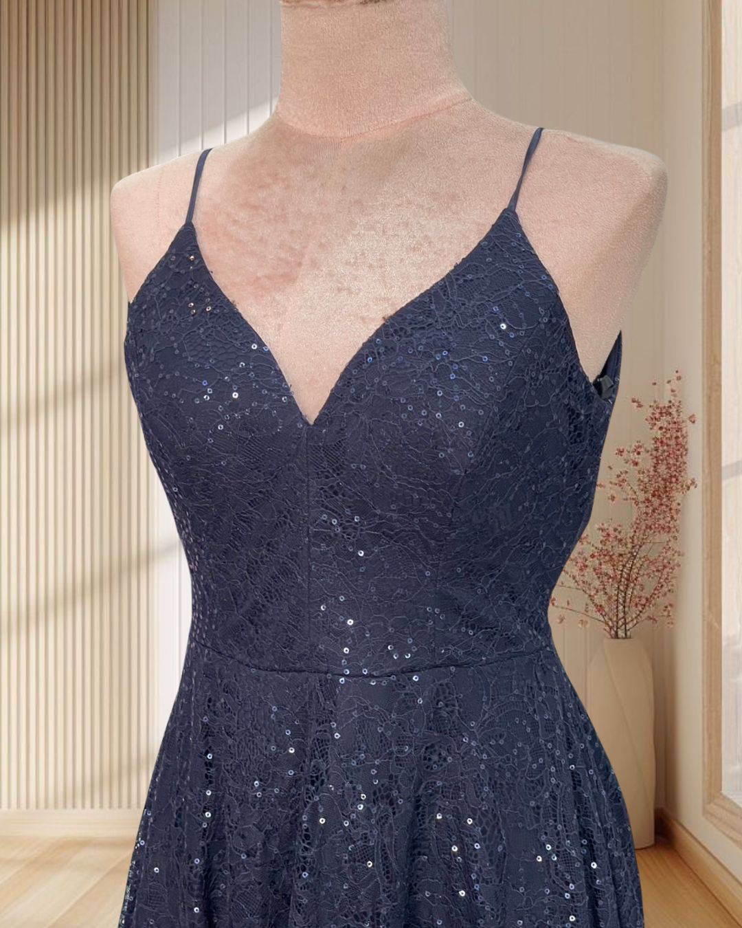 (PRE-LOVED) ราตรีสั้นสีกรม ปักเลื่อม สายเดี่ยว โชว์หลัง ไซส์ S