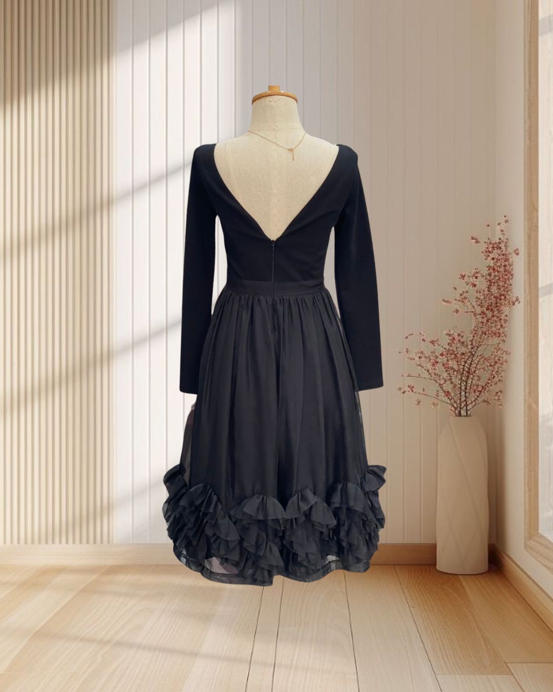 เดรสสั้นสีดำ มีแขน กระโปรงผ้ามุ้ง ไซส์ S