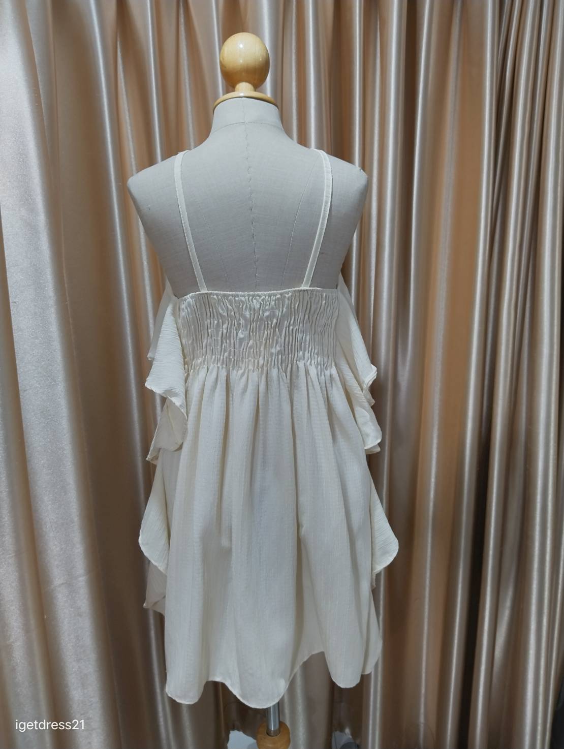 เดรสสายไขว้ระบายสีครีม F