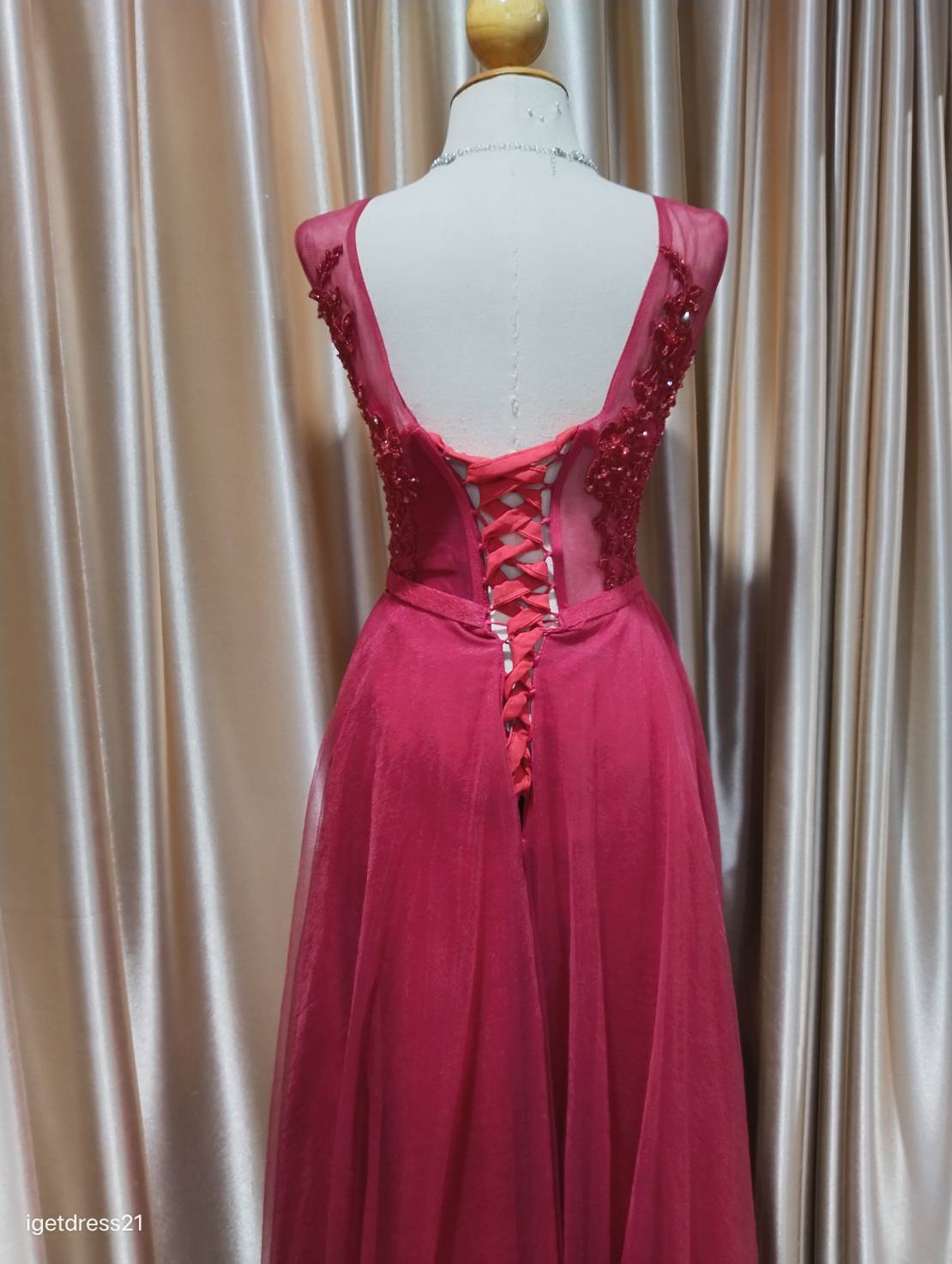 (PRE-LOVED) ชุดราตรียาวตัวเสื้อปักลูกไม้F