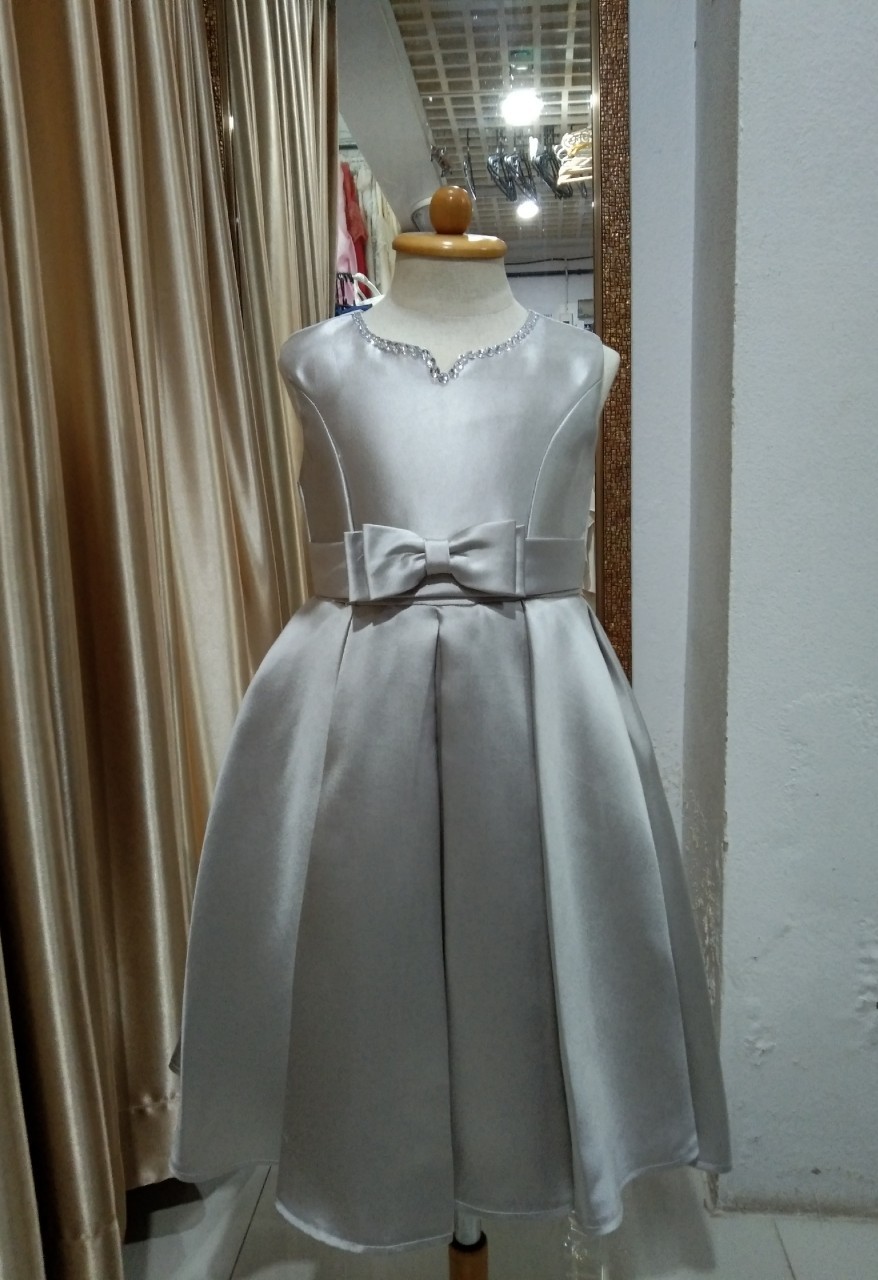 ชุดราตรีสีเทา Size 6 ขวบ