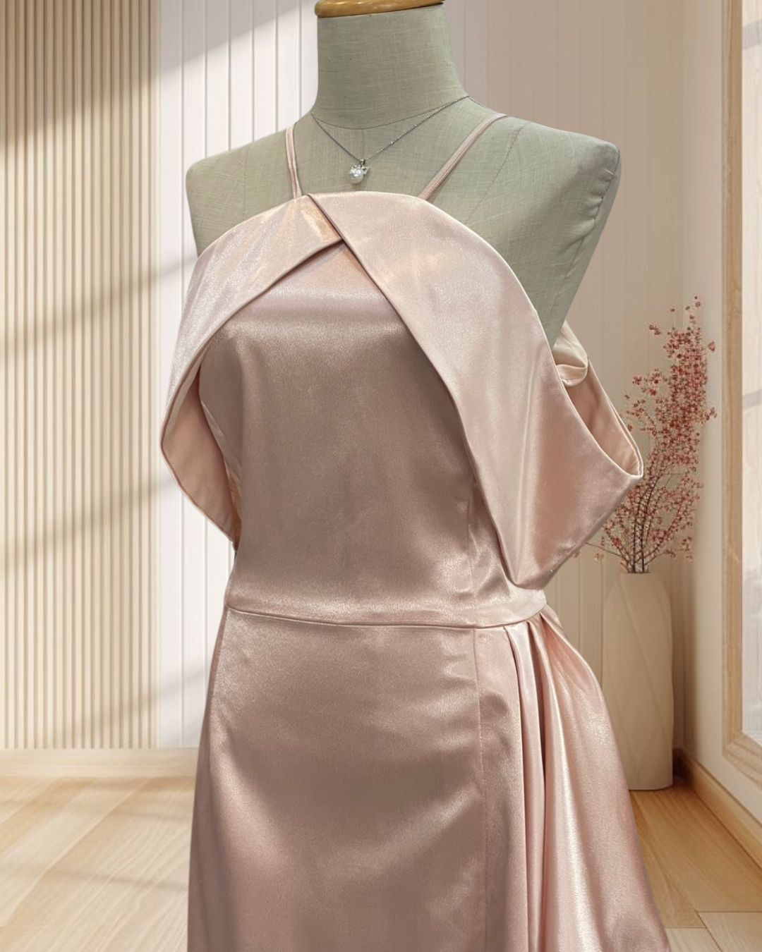 (PRE-LOVED) ราตรียาวสีแชมเปญ สายเดี่ยวปาดไหล่ เอวระบาย ไซส์ L